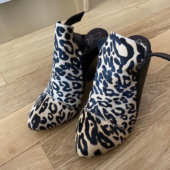 Leopard booties 🔥 - Picture 2 of 4